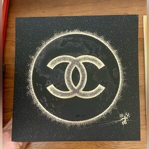 Series of CHANEL gift box slip covers in gold, black and white